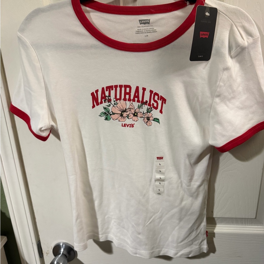 ❣️❄️Levi's Slim Fit  White Tee with Red Trim